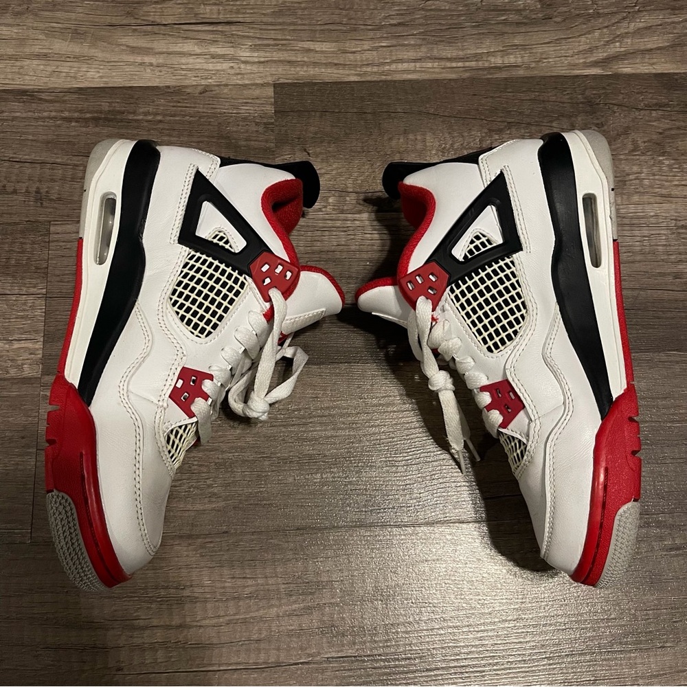 Jordan 4 Fire Red